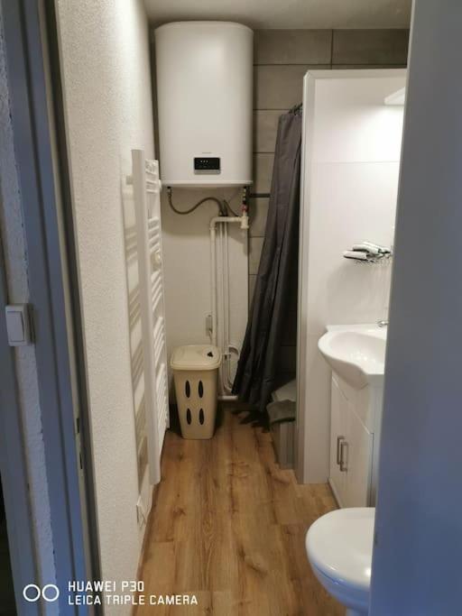 Joyeuse, Superbe Appartement D'Environs 30M2. Eksteriør bilde